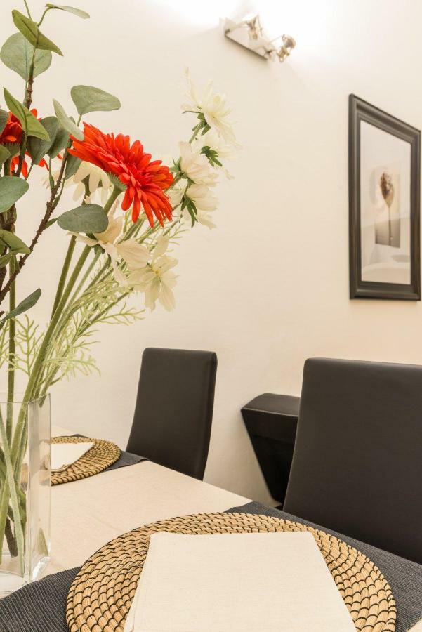 Casa Tibaldi - Bocconi Apartment Милано Екстериор снимка